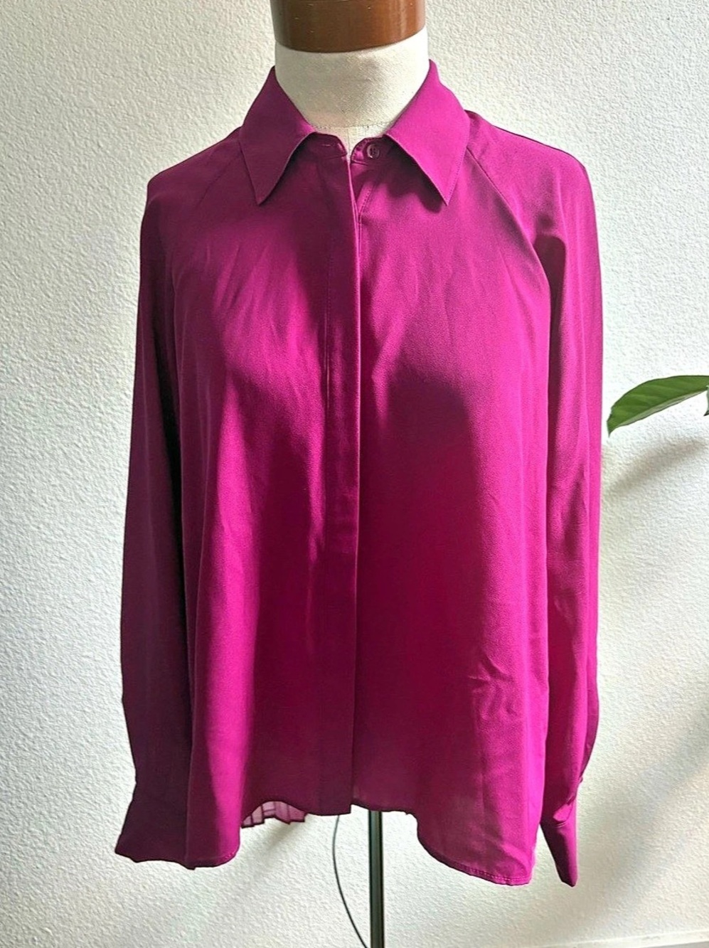Chelsea & Theodore Pleated Back Blouse Fuchsia Pink Size Small Like New